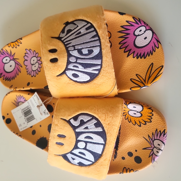 ADIDAS X KEVIN LYONS ADILETTE SLIDES Youth 7 - Picture 3 of 4